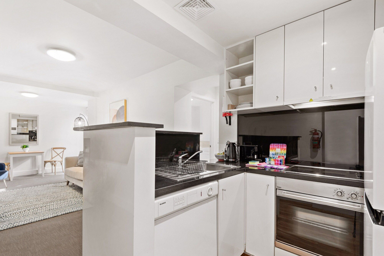 Private kitchen 5, Chic 1-Bed Apartment Steps From Shopping Street, Melbourne