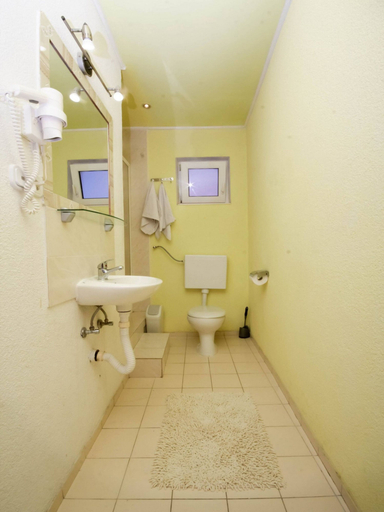 Bathroom 3, Two Bedroom Apartment in Dalmatia, Tisno