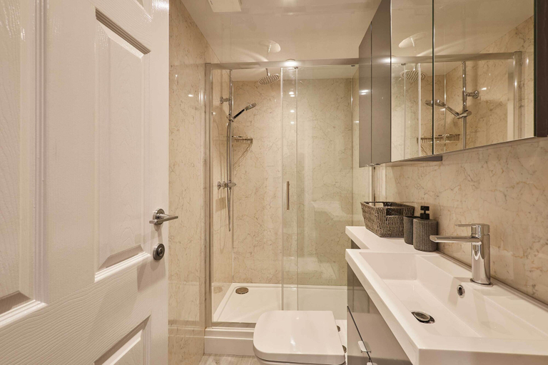 Room 5, Host Stay Ross View Basement Apartment, North Yorkshire