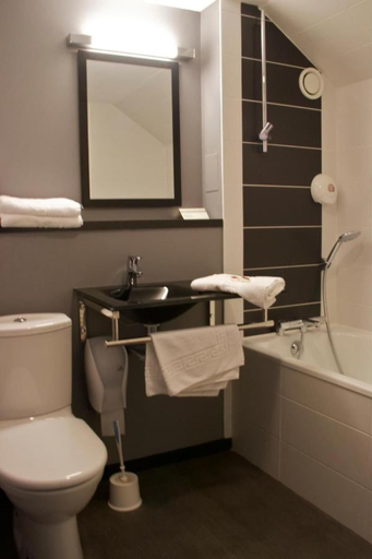 Bathroom 4, BRIT HOTEL LORIENT Le Kerotel, Morbihan