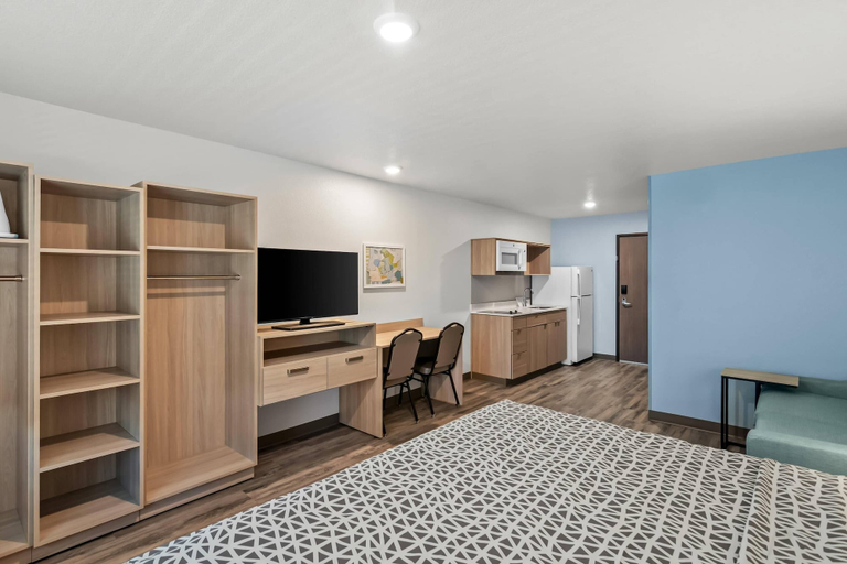 Room 3, WoodSpring Suites Palm Springs – West Palm Beach, Palm Beach