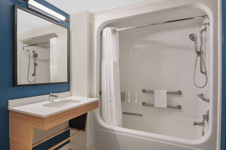 Bathroom 2, Spark by Hilton St. Augustine Historic District, Saint Johns