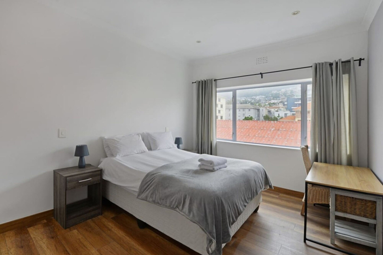 Room 4, Charming 2-bed Sea Point Retreat Mountain Views, City of Cape Town