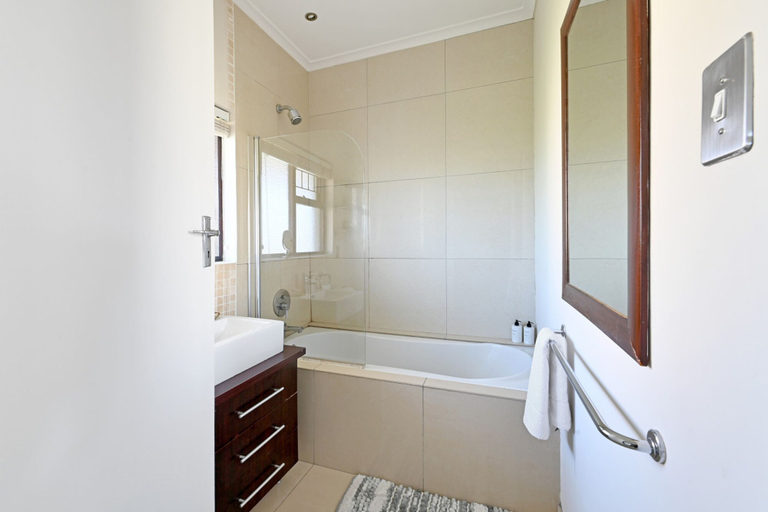 Room 3, Charming One Bed Central Green Point Stadium, City of Cape Town