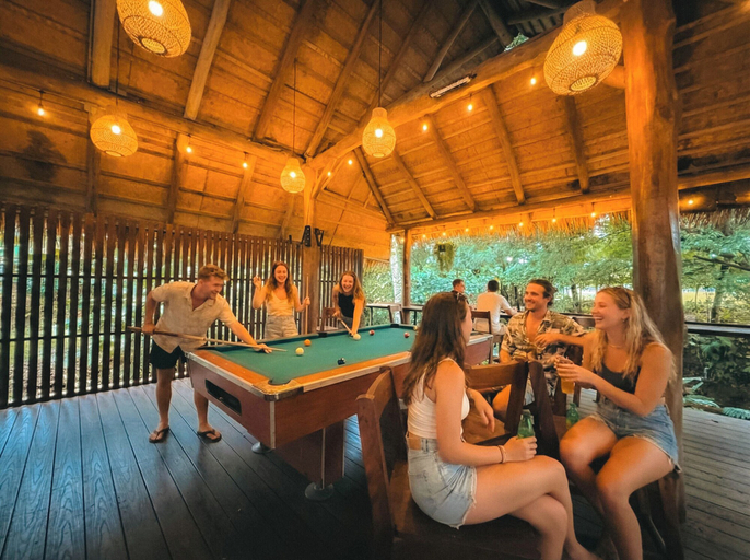 Billiards, Viajero La Fortuna Hostel, San Carlos