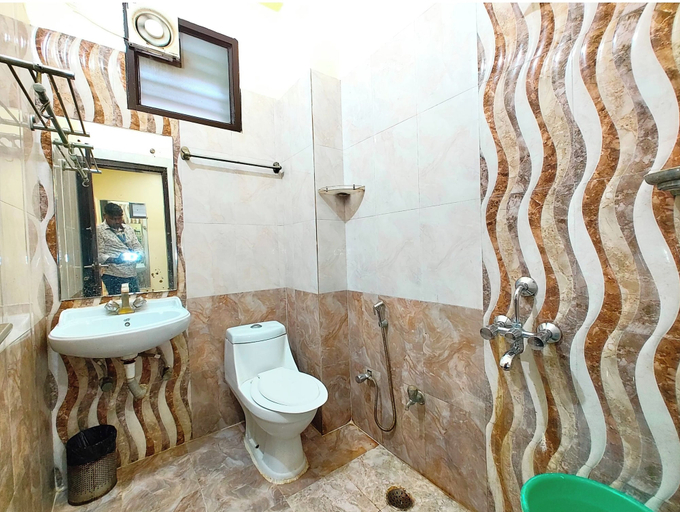 Bathroom, Hotel Ashoka Grand Varanasi, Varanasi