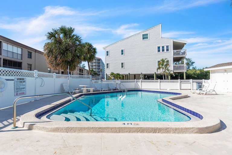 Sport & Beauty 3, The Intercoastal #205 - Beachy Chic, Pinellas