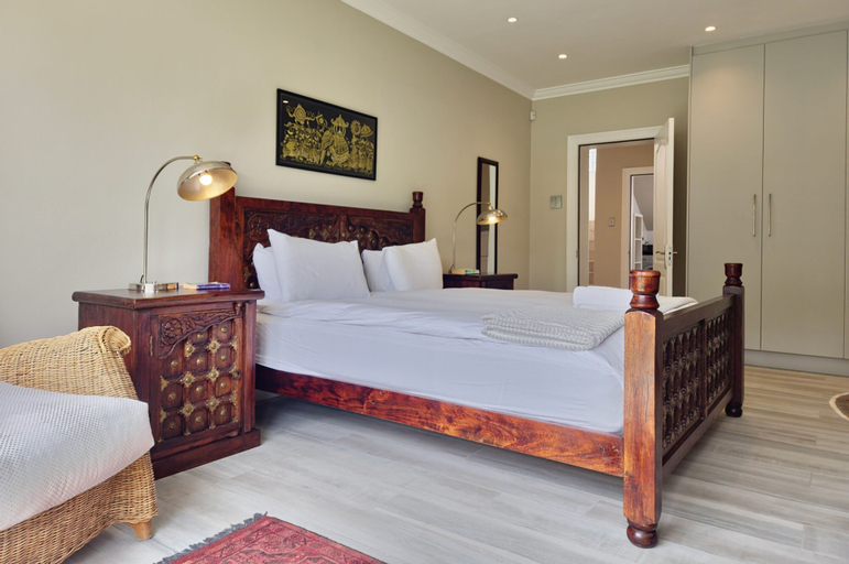 Room 4, Elegant Camps Bay Villa w Pool 150m to Beach, City of Cape Town