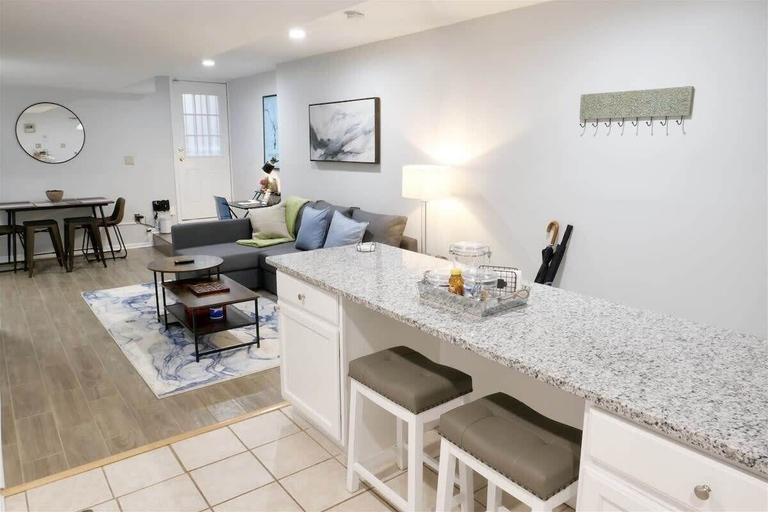 Interior 4, Trendy Apt in Bloomingdale - Parking, Washington D.C.
