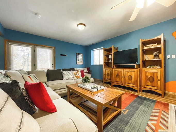Interior 2, 85 Potlatch, Teller