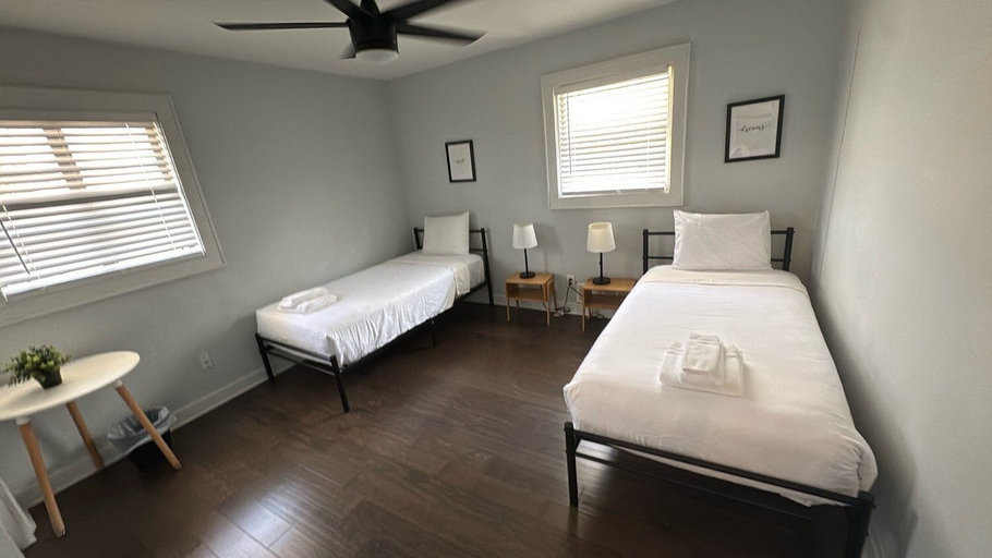 Interior 3, Group-ready West End Duplex - Save Big Midweek, Atlanta