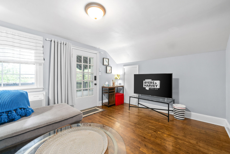 Interior 3, 1BD 102 Madison Ter, Montgomery