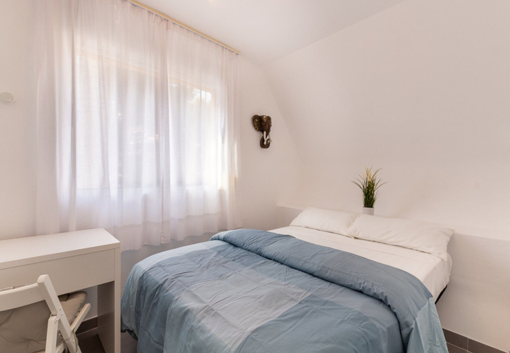 Room 4, Apartment in Torremolinos by Bajondillo Beach, Málaga