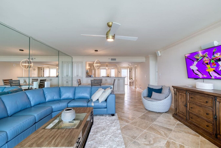 Interior 4, New Smyrna Beachfront Modern 9th Floor Condo Pool Hot Tub, Volusia