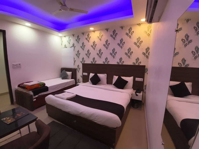 Room 3, HOTEL SR PALACE NEAR IGI DELHI AIPRORT, Delhi
