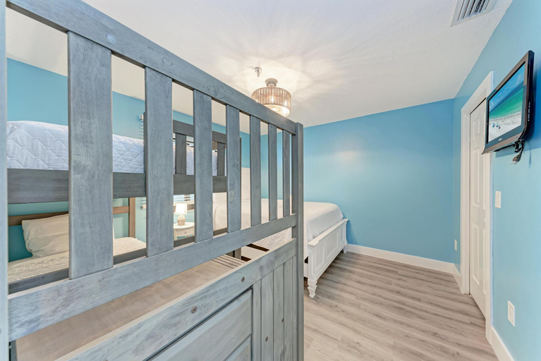 Others 4, Anna Maria Island Beach Sands 202-private Beach Access-heated Pool, Manatee