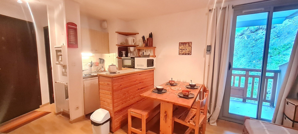 Private kitchen 5, Bright & Cozy 1-bedroom Apartment, Isère