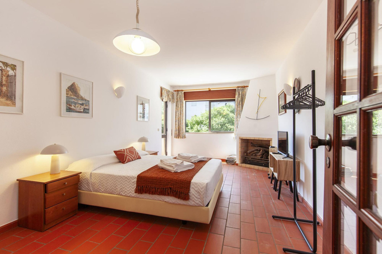 Room 5, N 02 - Bedroom 2 in Amaro Sight Guesthouse, Lagos