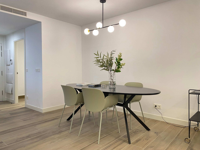Room 3, w Bright 2BR w Sunny Terrace in Chueca, Madrid