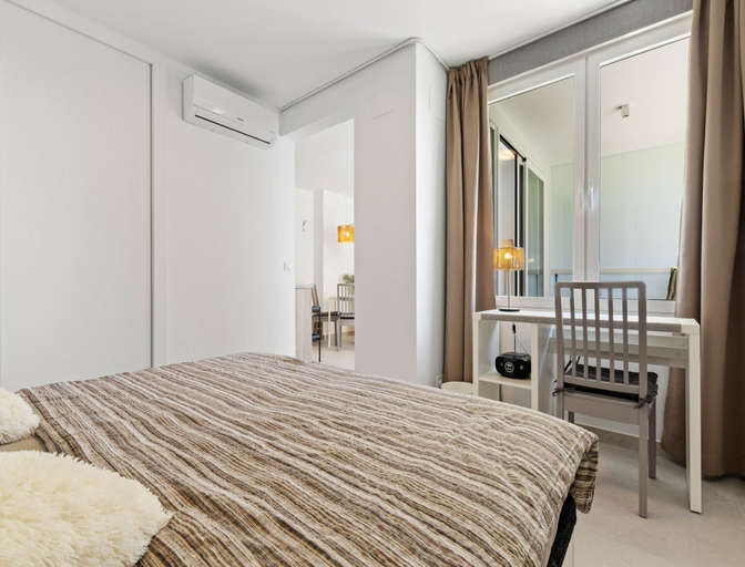 Room 3, Sunny Apartment Near Playamar Beach, Málaga