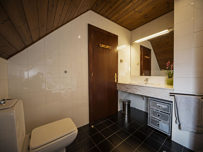 Bathroom 3, Chalet in Vielha near Baqueira Ski Resort, Lleida