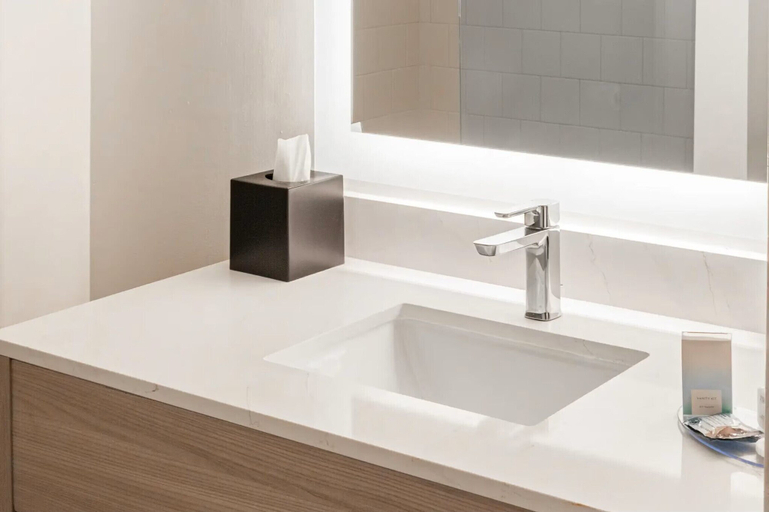 Bathroom 4, Inn on the Square, an Ascend Collection Hotel, Greenwood