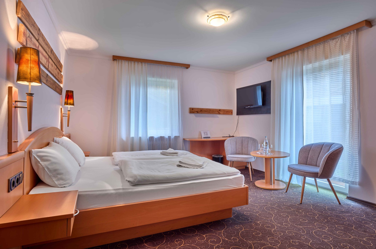 Bedroom 3, LuCA HOTEL, Regen