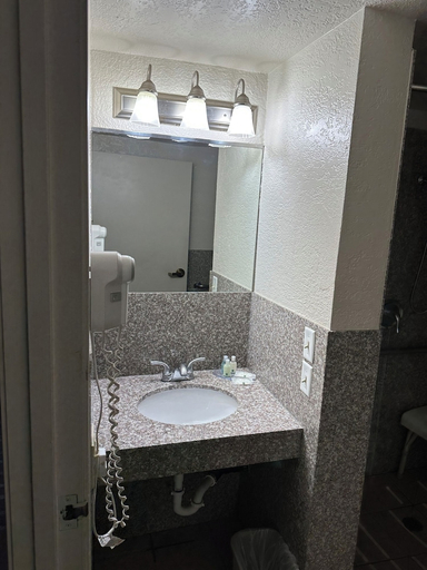 Bathroom 4, Quality Inn Tucson Downtown near Convention Center, Pima