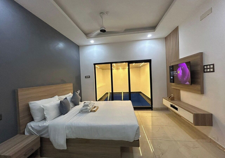 Private pool