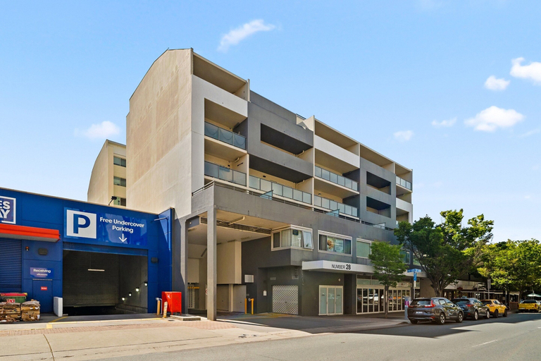 Reception 5, Braddon Retreat: Spacious 1-bed With Parking, Canberra