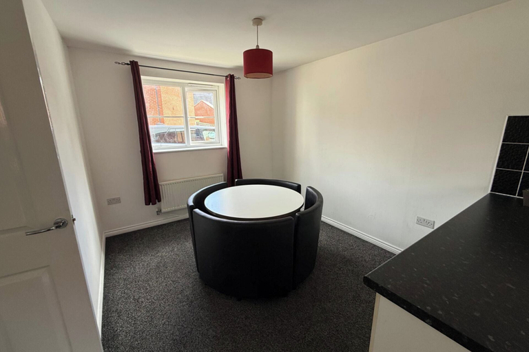 Interior, 4 Bedroom House Sleeps 8 - Free Parking - Garden, Buckinghamshire