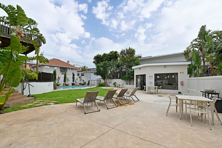 Room 4, Stylish Sea Point Studio in Secure Complex Patio, City of Cape Town