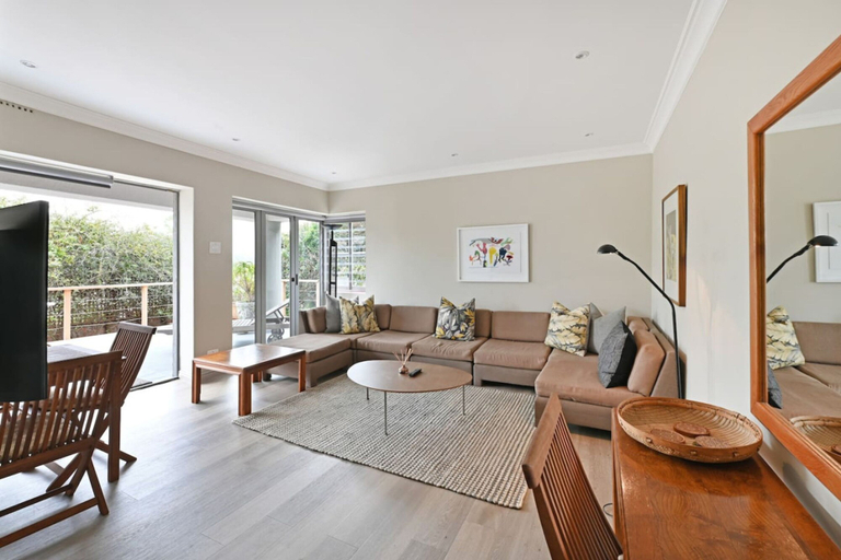 Room 3, Cozy 2-bed Apartment Below Table Mountain, City of Cape Town