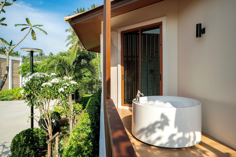 Bathroom 4, Natural Beach Resort, Tha Sala