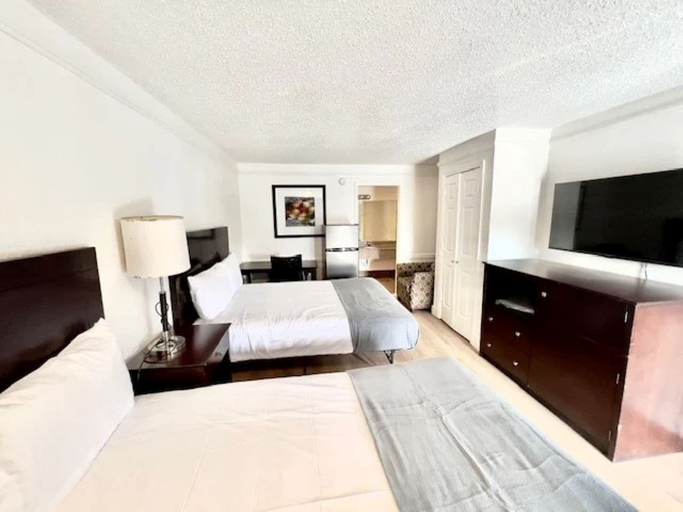 Room 4, Airport Inn, Tulsa