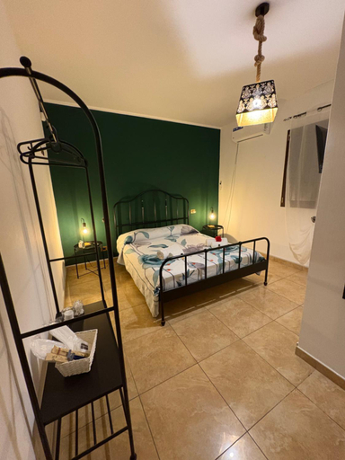 Others 4, Wanderlust maison de voyage, Catania