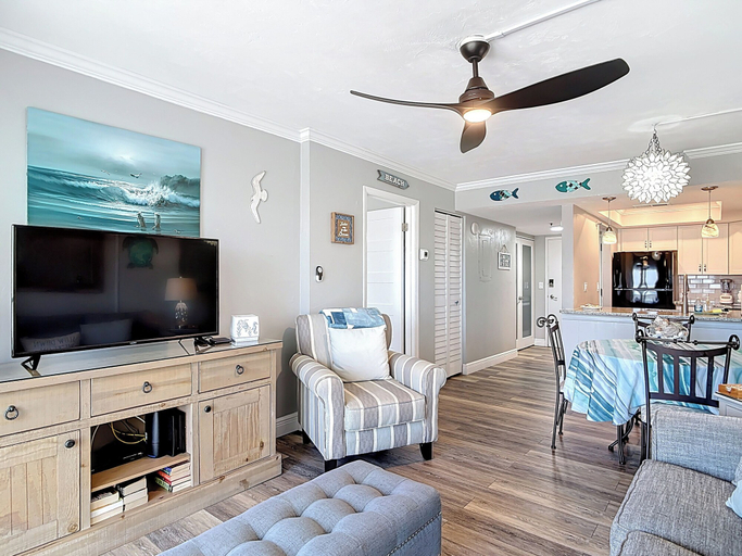 Room 3, Oceanfront 1BR Condo Balcony Heated Pool Beach, Volusia