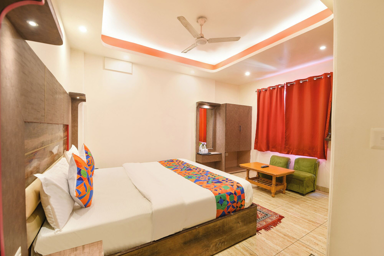 Room 4, Fabhotel Dev Residency, Delhi