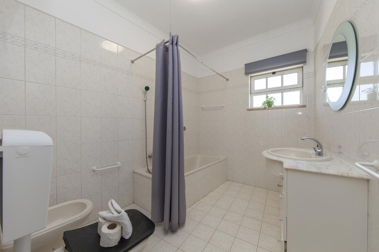 Room 4, A76 - Casa da Ponte Duplex in Lagos, Lagos