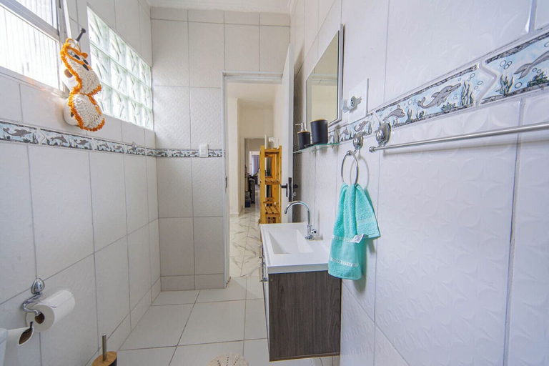 Room 2, Casa Pet Friendly com Wi-fi e Garagem no Ocian, São Vicente