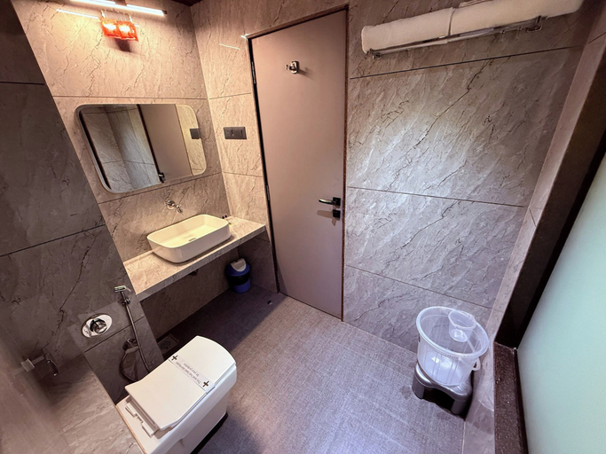 Bathroom 4, Hotel Kushala Grand, Dombivali, Thane