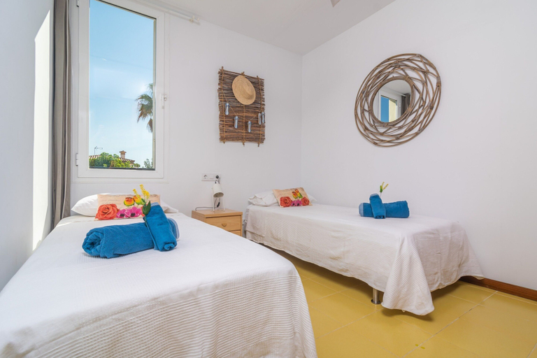 Room 4, Mirella - Apartment In Habitat. Free Wifi, Baleares
