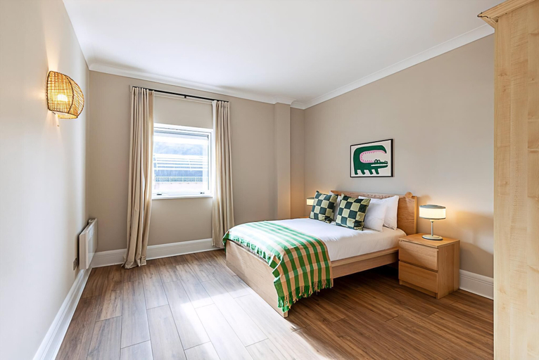 Bedroom 3, Bright and Stylish Riverside Haven in Canary Wharf, London
