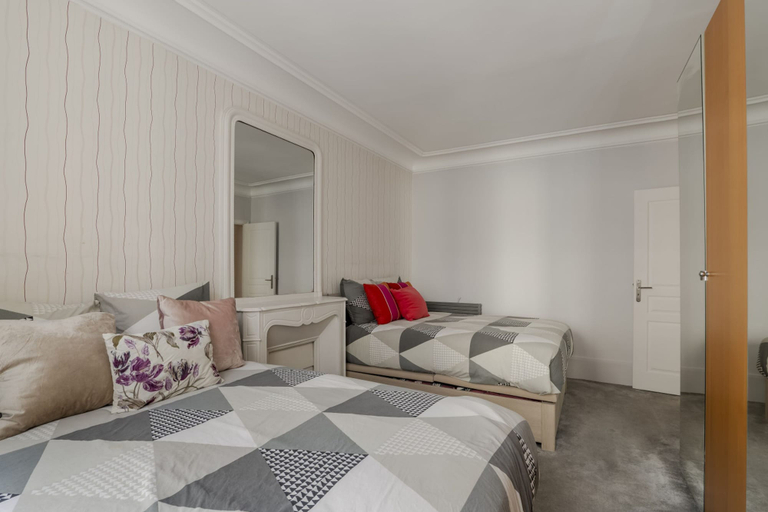 Room 4, Luxury 4 Bed Residence - Next to Arc de Triomphe, Paris