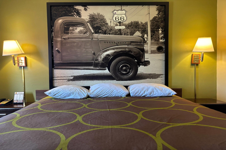 Bedroom 3, Super 8 by Wyndham Normal Bloomington, McLean