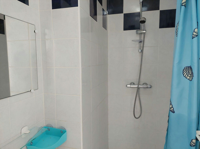 Bathroom 4, Fishermans House in Brittany by the Sea, Finistère