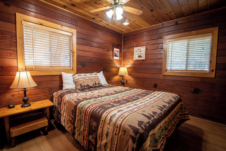 Bedroom 2, Howard's Retreat, Mariposa