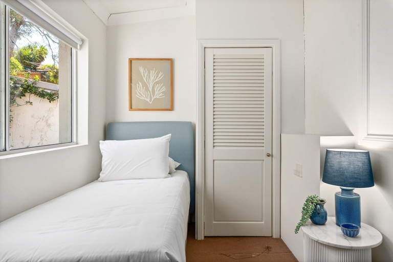 Room 2, Bright 3-bed Apartment Near Coogee Beach, Sydney