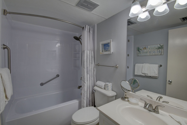 Bathroom 4, 141 El Matador, Okaloosa