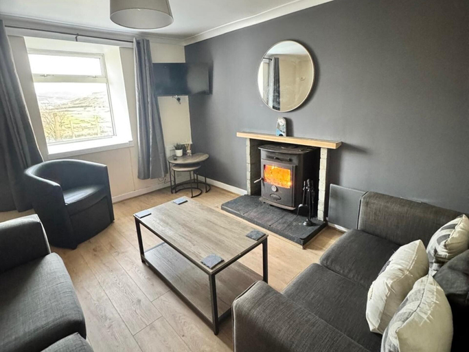 Living area 3, 2 Borrodale - Sleeps 4 & Beautiful Mountain View, Highland